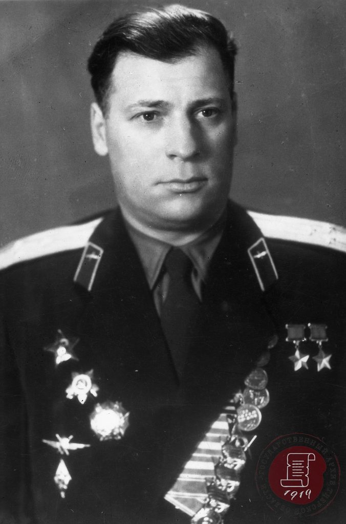 Участник Великой Отечественной войны дважды Герой Советского Союза В.И. Андрианов. Крупный план. Б.д. // ГАТО. Ф. Ф-1. Оп. 1. Д. 3374